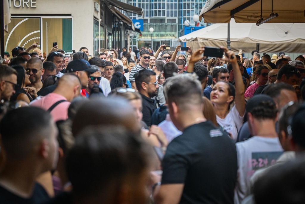 Atmosfera u centru Zagreba uoči Thompsonova koncerta