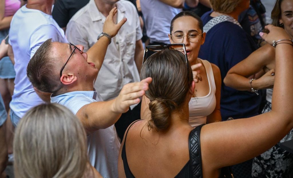 Atmosfera u centru Zagreba uoči Thompsonova koncerta