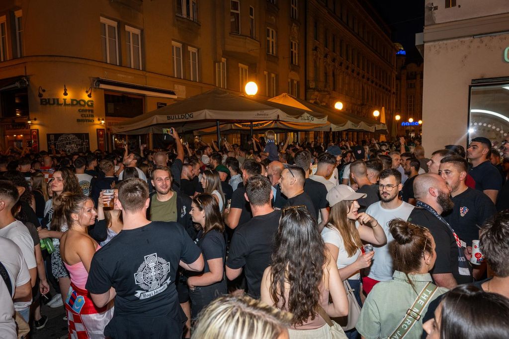 Atmosfera u Zagrebu uoči Thompsonovog koncerta