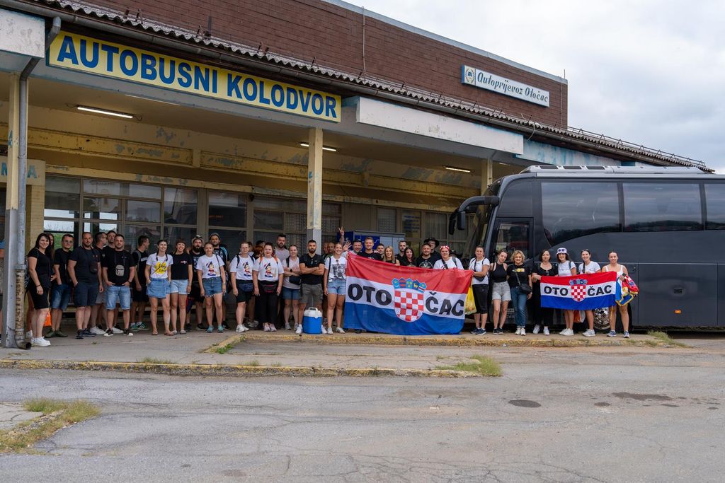 Polazak iz Otočca na Thompsonov koncert