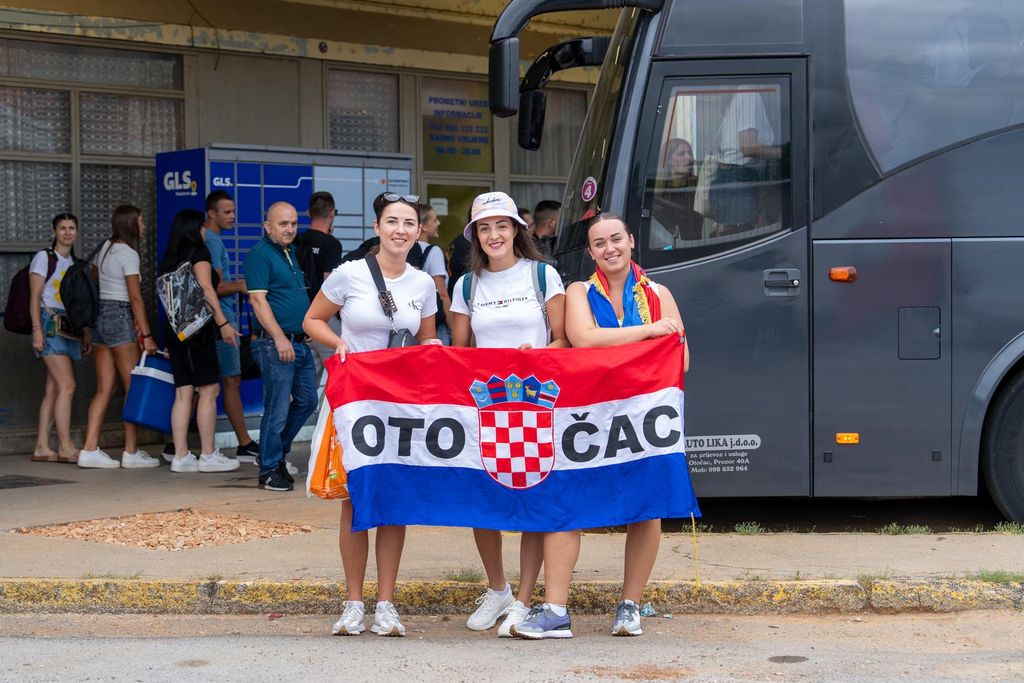 Polazak iz Otočca na Thompsonov koncert