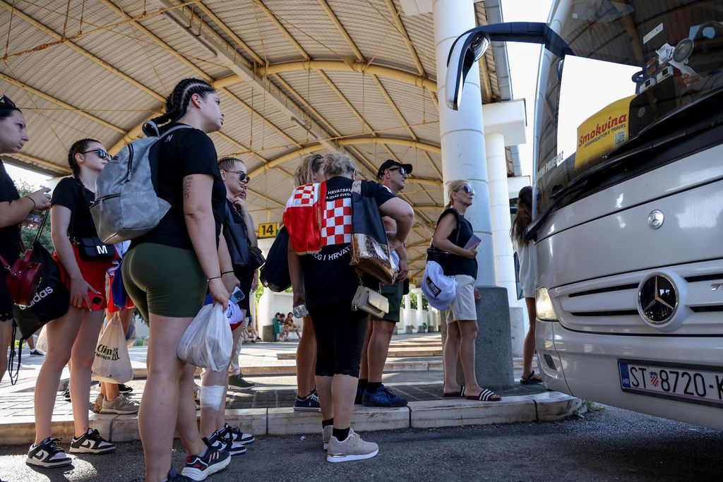 Autobusi iz Otočca krenuli za Zagreb