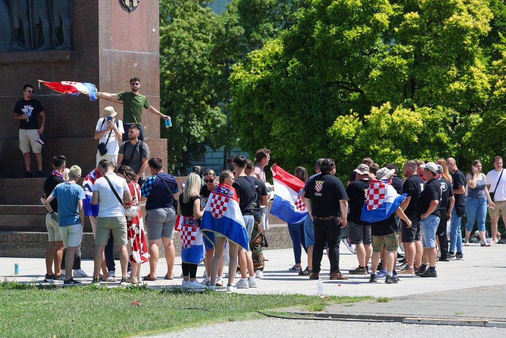 Okupljanje Thompsonovih fanova na Trgu kralja Tomislava