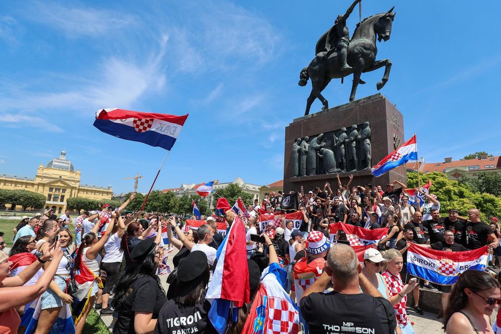 Okupljanje Thompsonovih fanova na Trgu kralja Tomislava