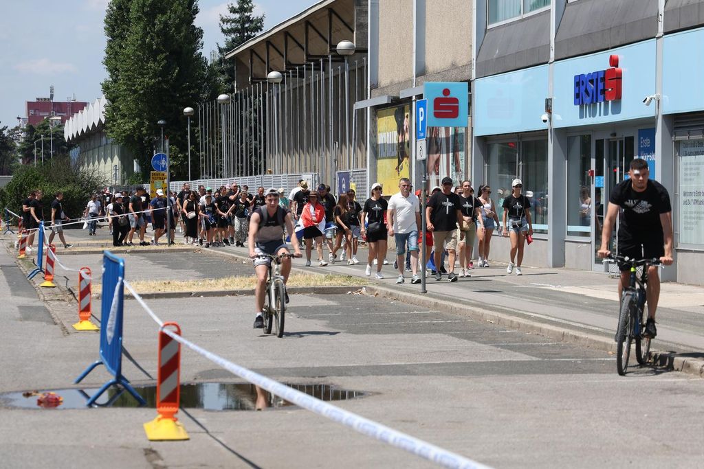Thompsonovi fanovi idu prema Hipodromu