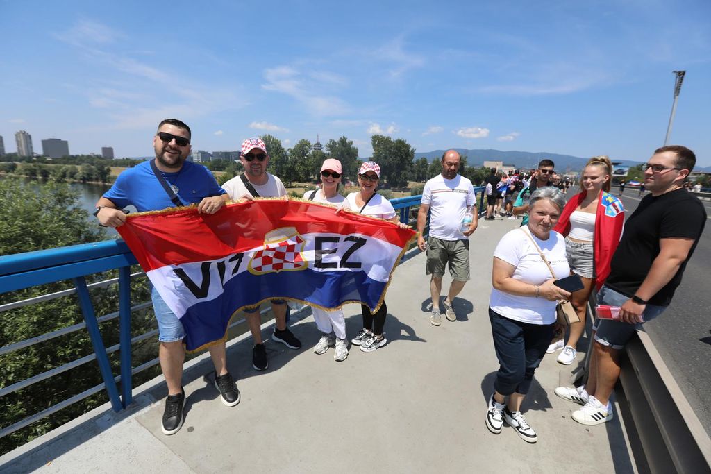 Thompsonovi fanovi idu prema Hipodromu