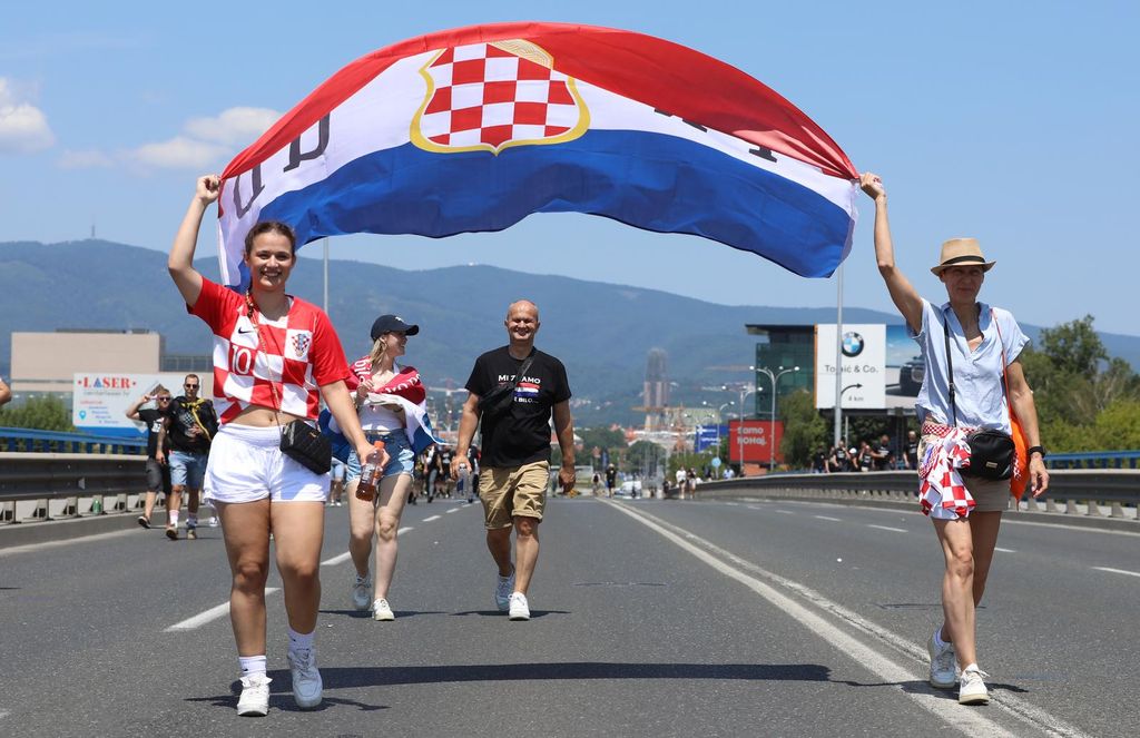 Thompsonovi fanovi idu prema Hipodromu