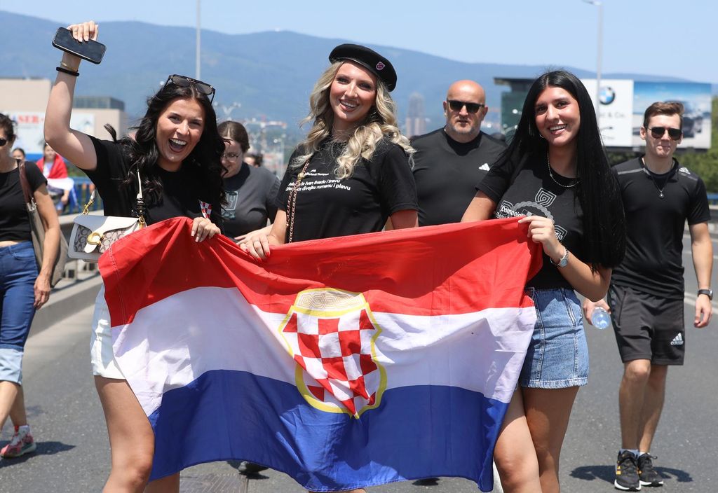 Thompsonovi fanovi idu prema Hipodromu