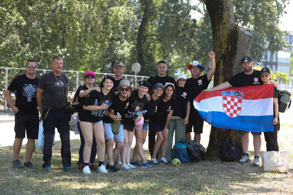 Thompsonovi fanovi idu prema Hipodromu