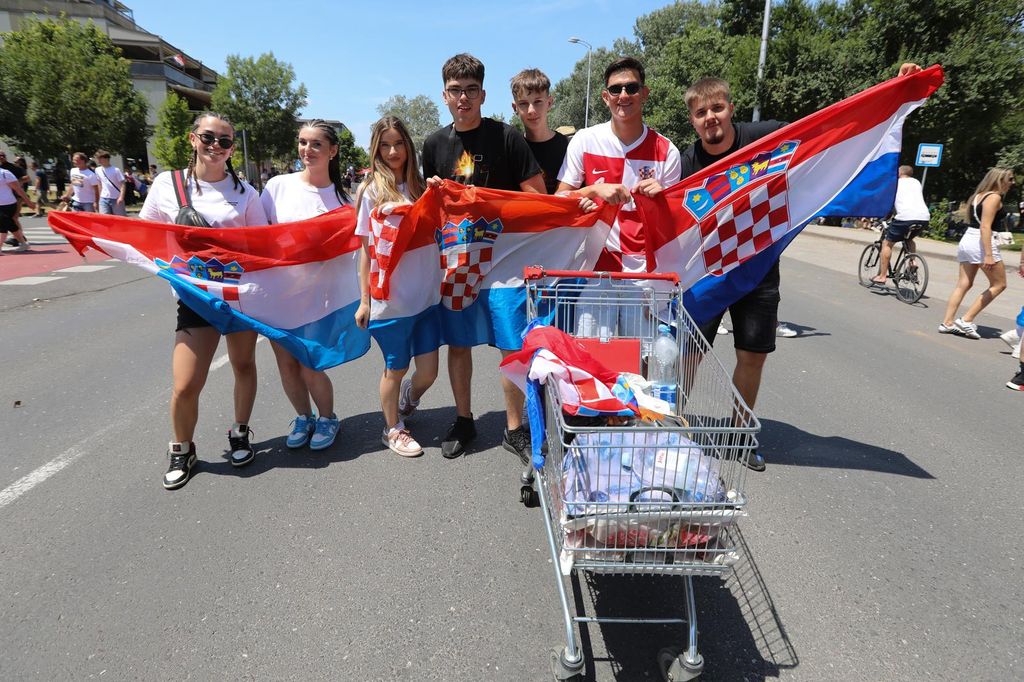 Thompsonovi fanovi idu prema Hipodromu