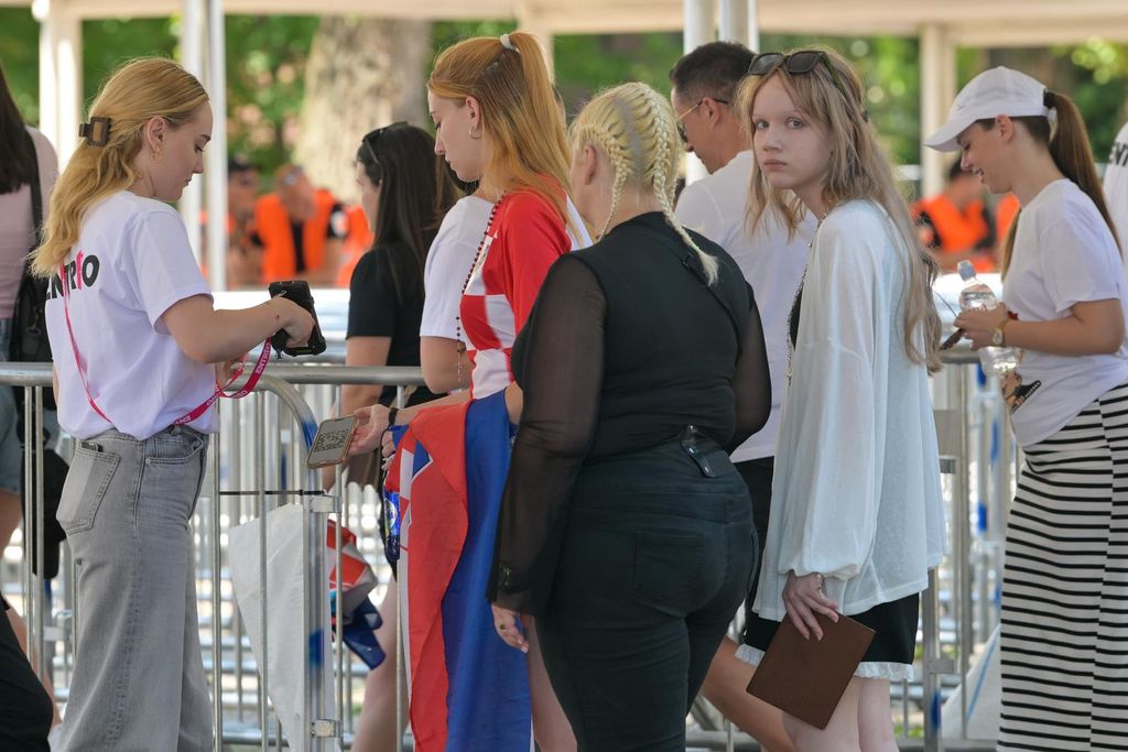 Dolazak fanova na Thompsonov koncert - 9