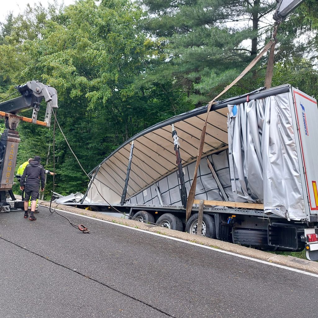 Izvlačenje vozila u Blagaju