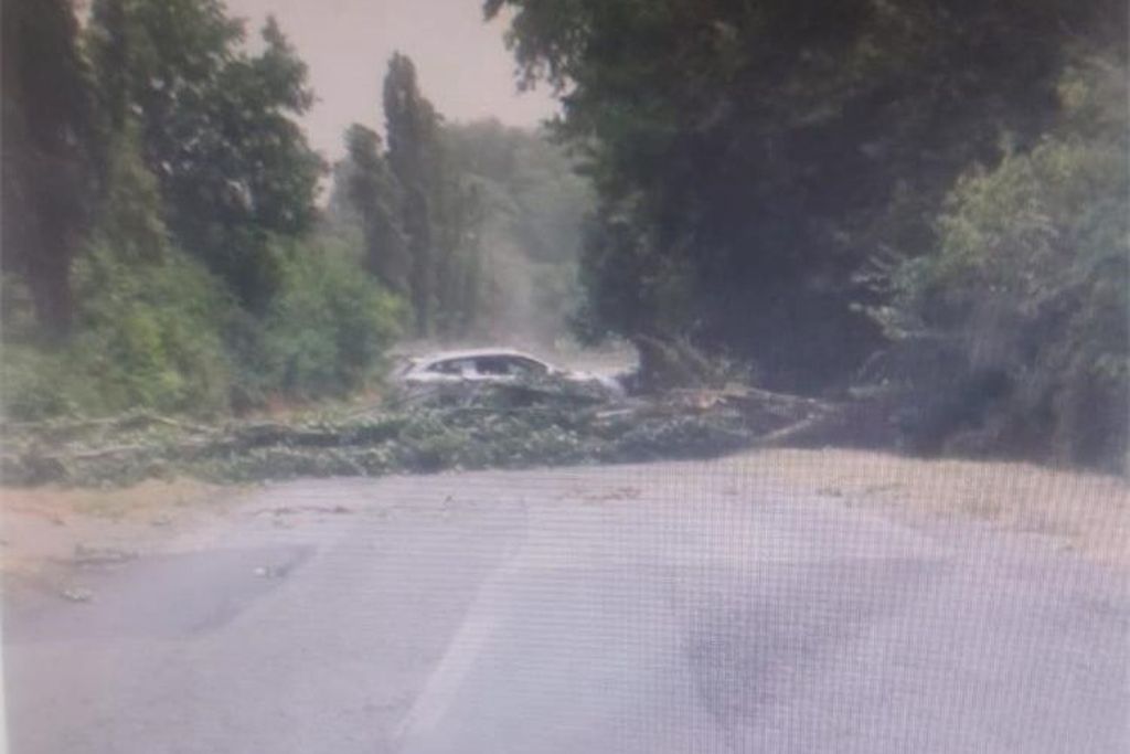 Pala skela sa zgrade Pošte u Osijeku