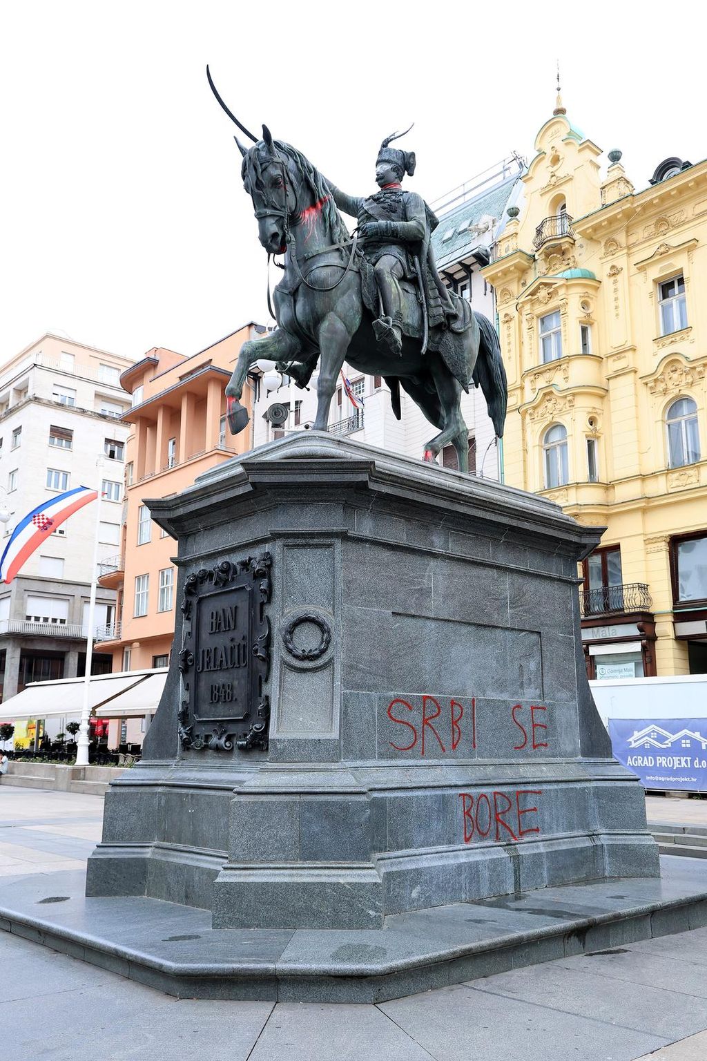 Osvanuo natpis na spomeniku banu Jelačiću - 4