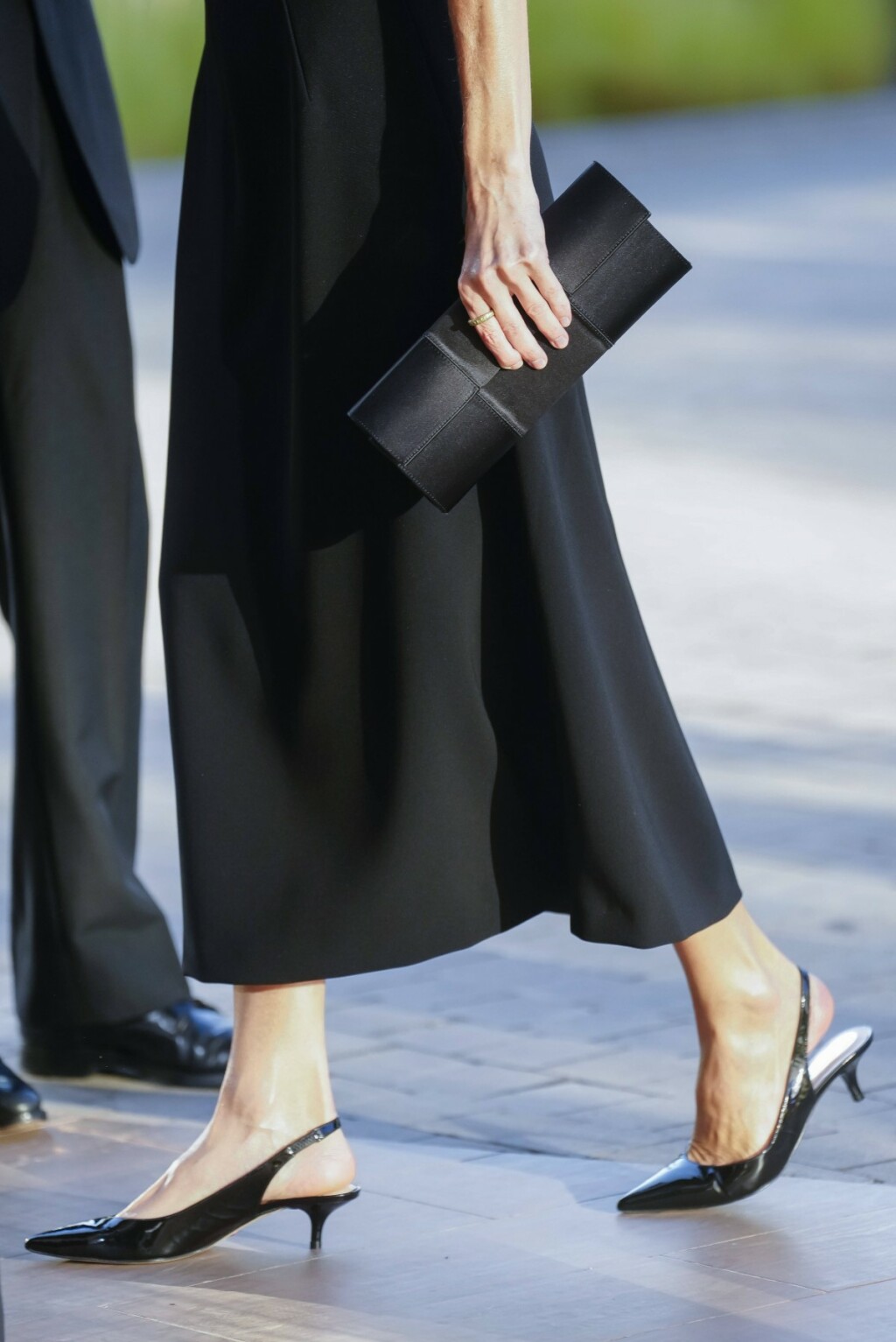 Kraljica Letizia u crnoj haljini - 4