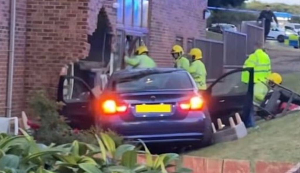 Automobil se zabio u starački dom u Engleskoj - 2