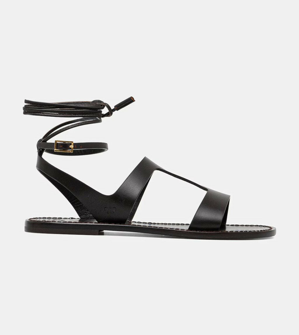 Nina Badrić nosi sandale brenda Weekend Max Mara