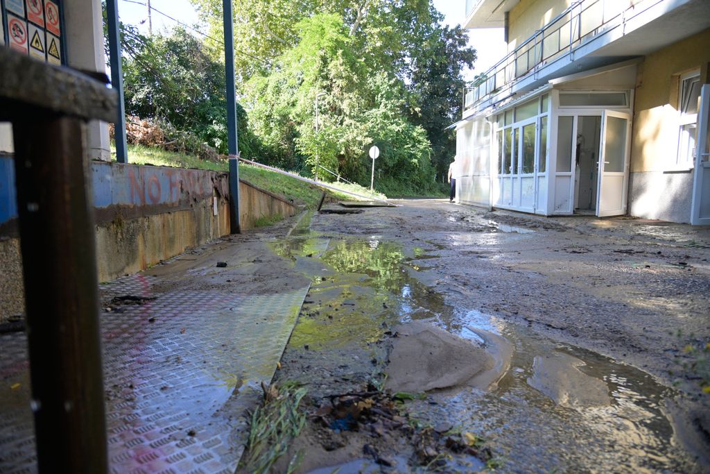 Poplava u dvorištu bolnice u Rockfellerovoj ulici