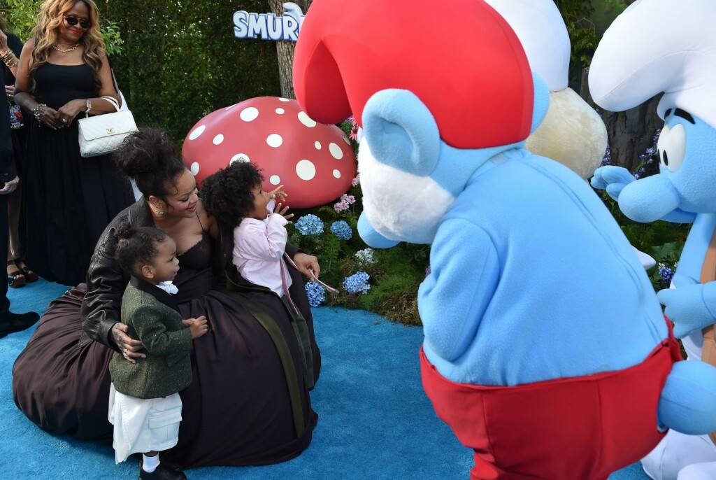 Rihannini sinovi oduševili na premijeri Štrumpfova