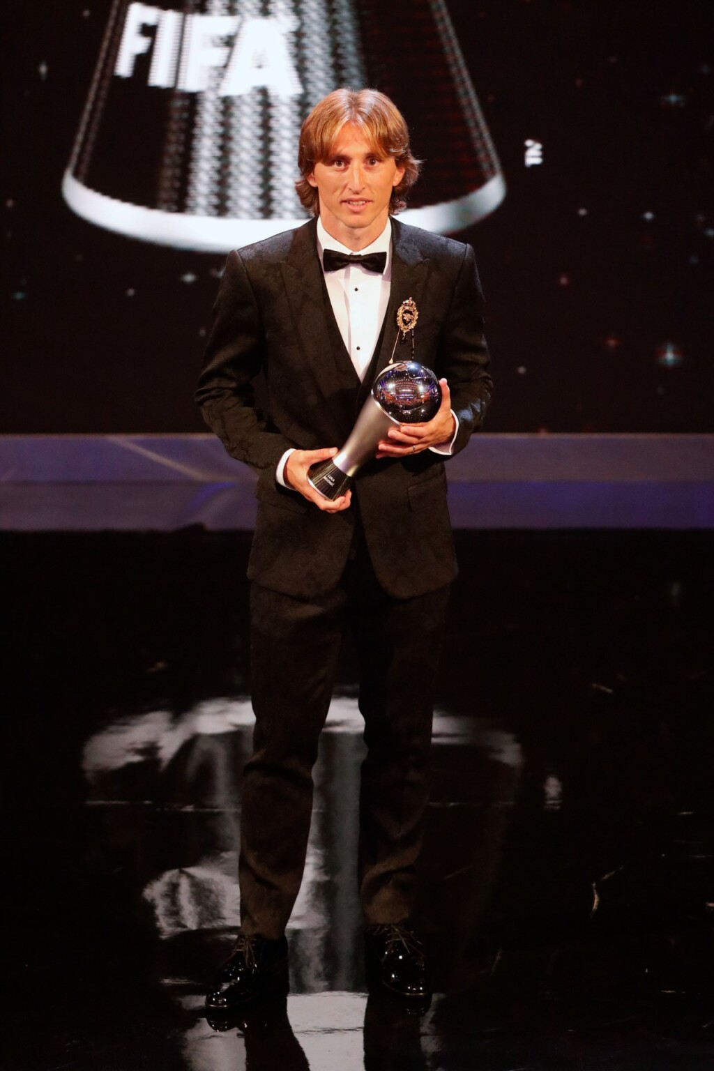 Luka Modrić 2018. s nagradom za najboljeg nogometaša svijeta