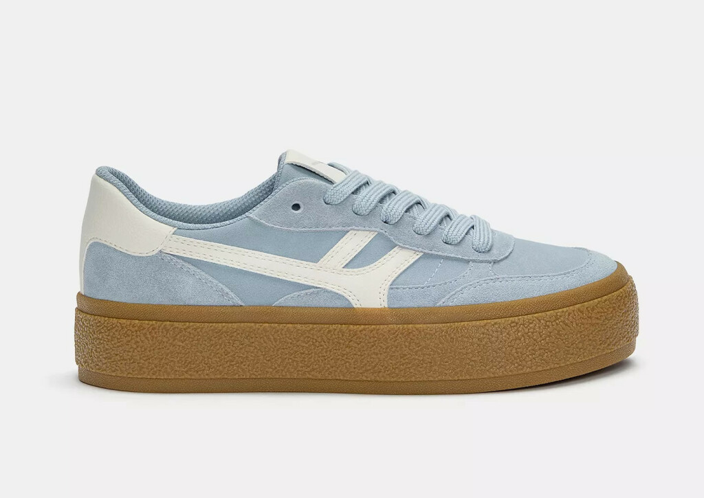 Pull&Bear, snižena cijena 15,99 eura (cijena prije sniženja 29,99 eura)