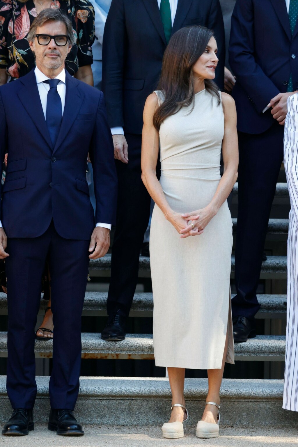 Kraljica Letizia u bež haljini i espadrilama