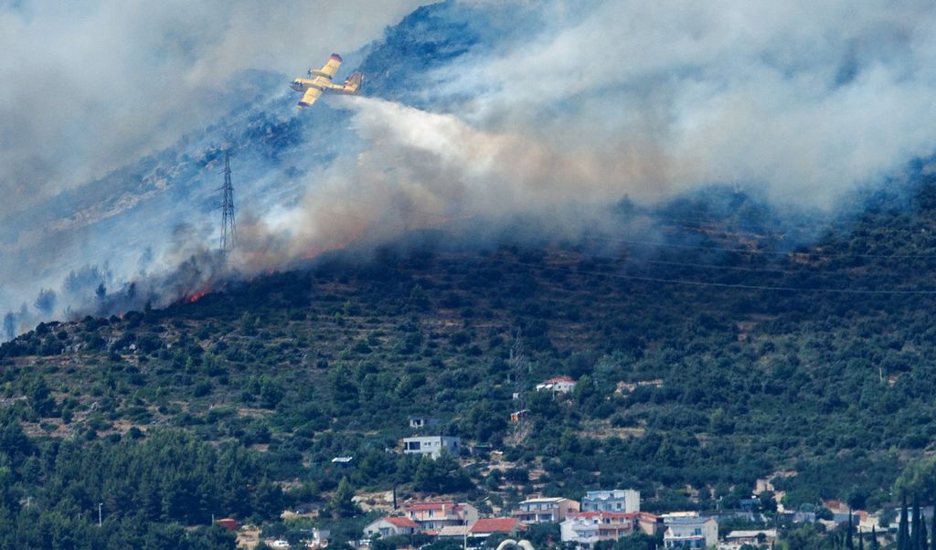 Požar u Kaštel Sućurcu