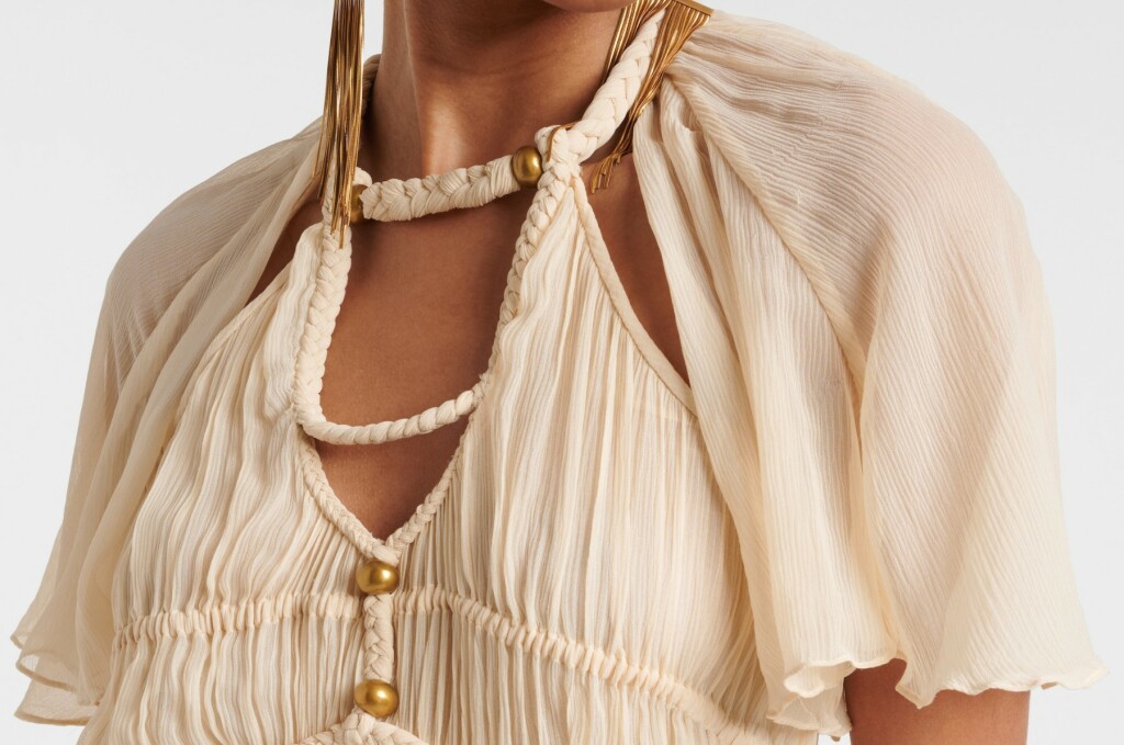 Haljina ima efektne pletene detalje