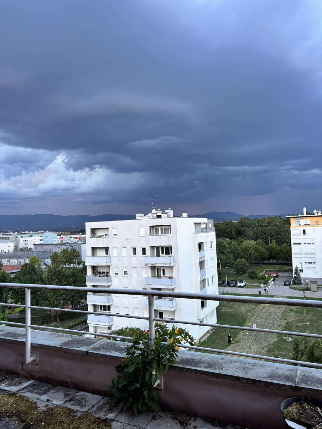Crni oblaci iznad Zagreba