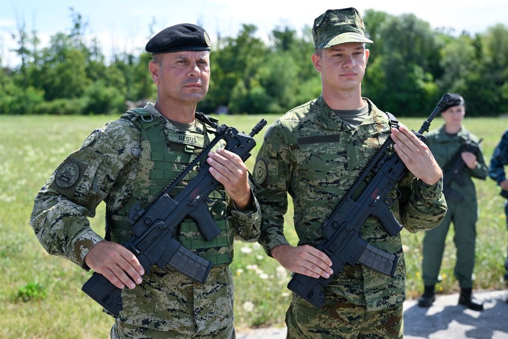 Uvježbavanje pješačkih postroja Hrvatske vojske za vojni mimohod