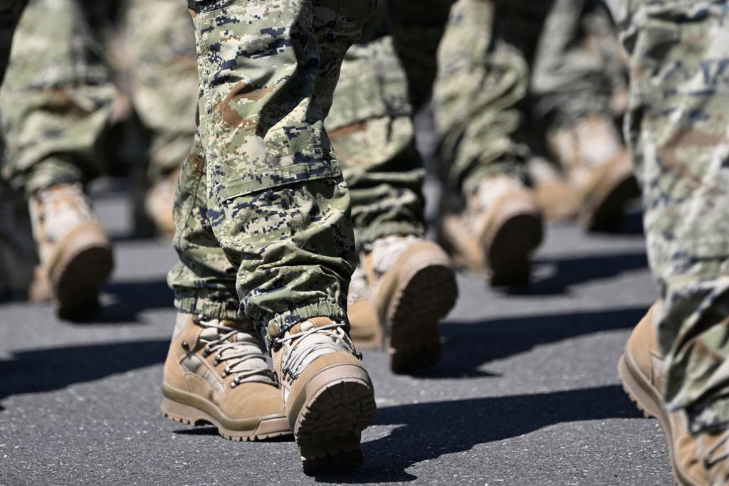 Uvježbavanje pješačkih postroja Hrvatske vojske za vojni mimohod