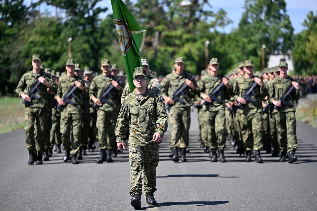 Uvježbavanje pješačkih postroja Hrvatske vojske za vojni mimohod