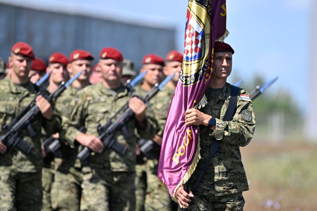 Uvježbavanje pješačkih postroja Hrvatske vojske za vojni mimohod