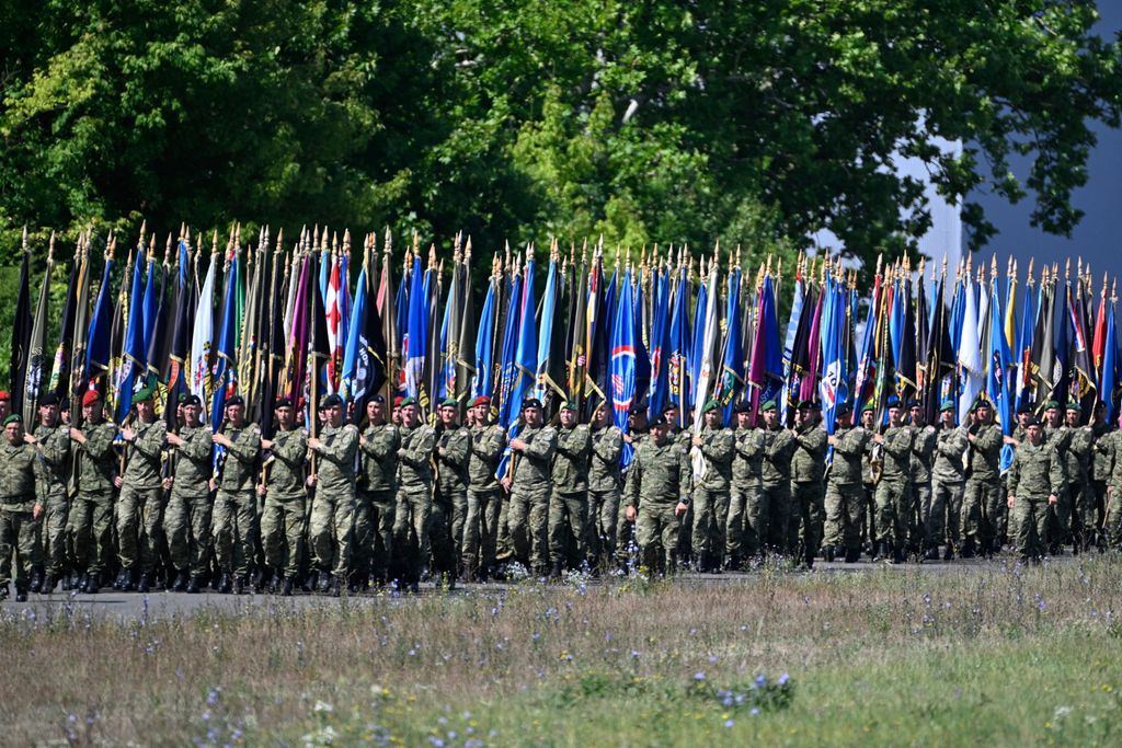 Uvježbavanje pješačkih postroja Hrvatske vojske za vojni mimohod