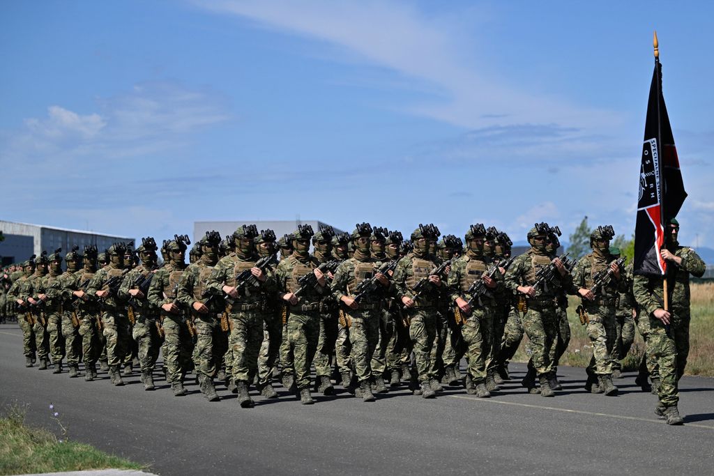 Uvježbavanje pješačkih postroja Hrvatske vojske za vojni mimohod