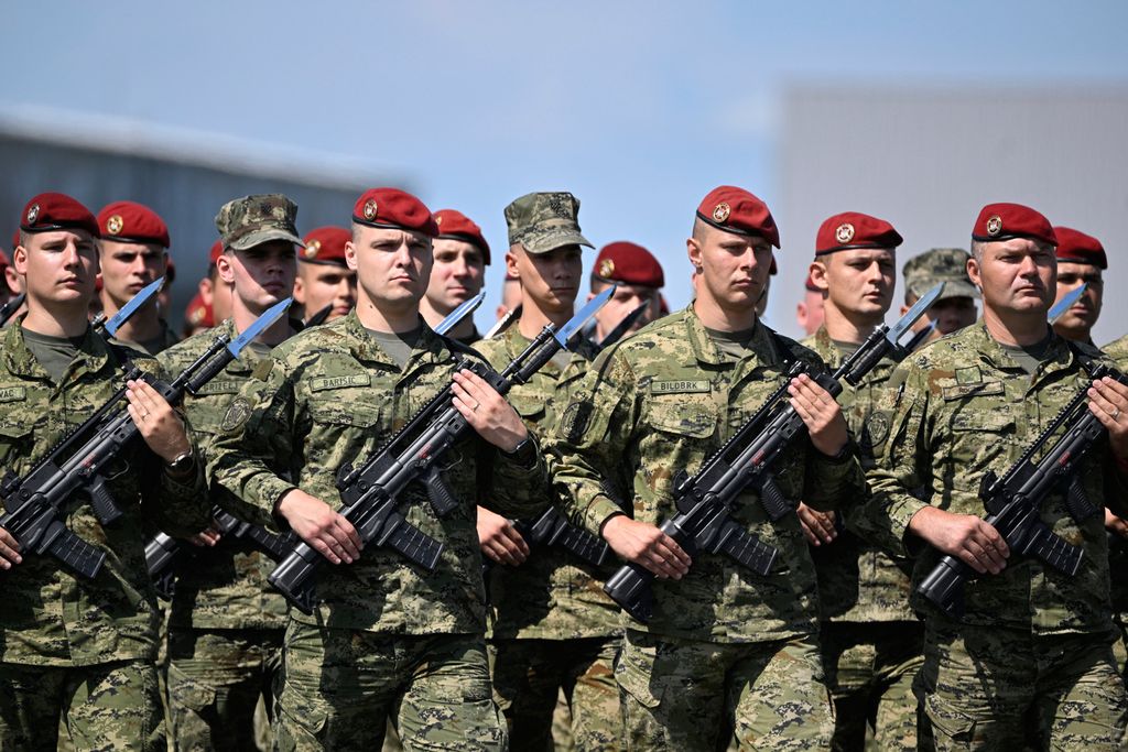 Uvježbavanje pješačkih postroja Hrvatske vojske za vojni mimohod