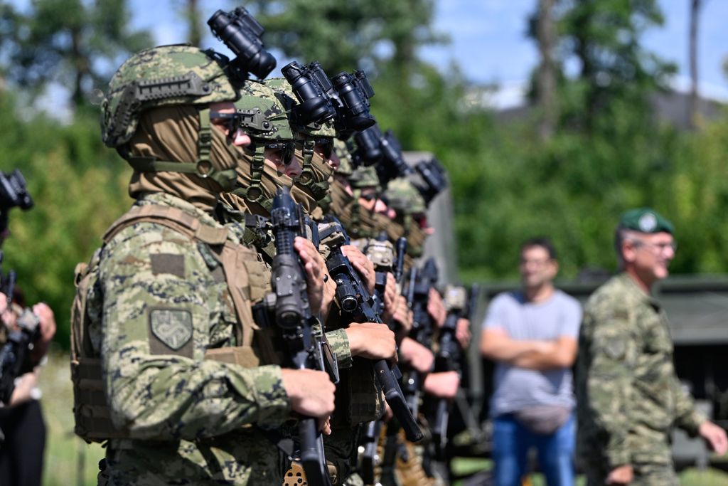 Uvježbavanje pješačkih postroja Hrvatske vojske za vojni mimohod