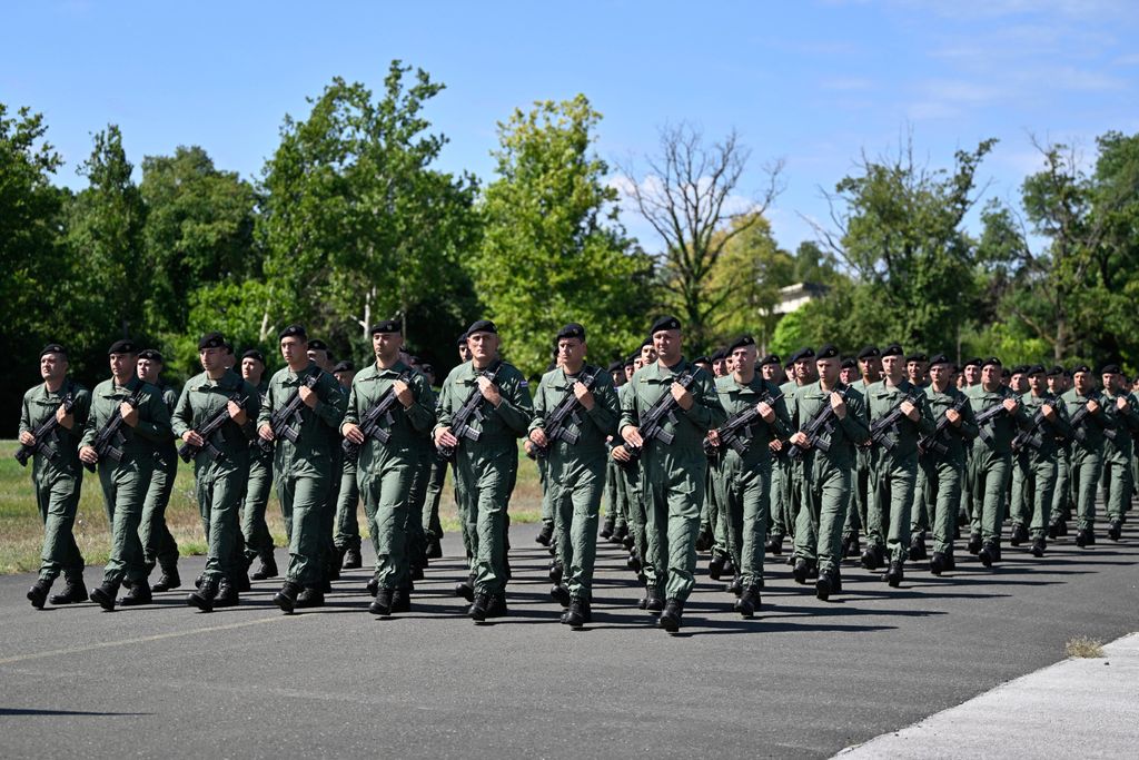 Uvježbavanje pješačkih postroja Hrvatske vojske za vojni mimohod