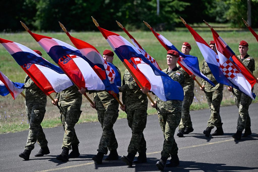 Uvježbavanje pješačkih postroja Hrvatske vojske za vojni mimohod