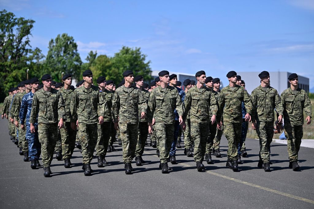 Uvježbavanje pješačkih postroja Hrvatske vojske za vojni mimohod