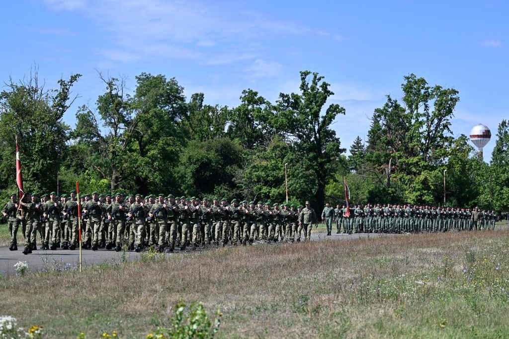 Uvježbavanje pješačkih postroja Hrvatske vojske za vojni mimohod
