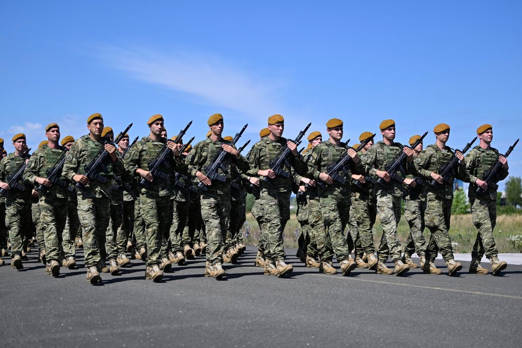 Uvježbavanje pješačkih postroja Hrvatske vojske za vojni mimohod