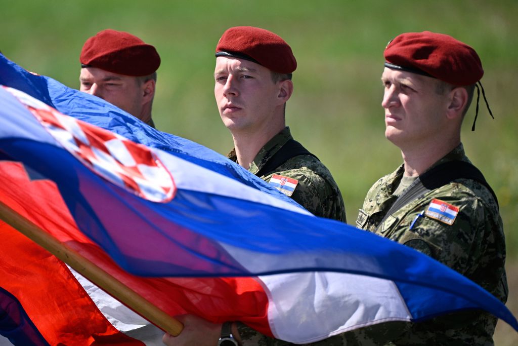 Uvježbavanje pješačkih postroja Hrvatske vojske za vojni mimohod