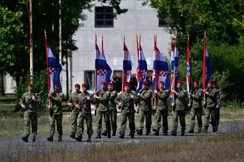 Uvježbavanje pješačkih postroja Hrvatske vojske za vojni mimohod