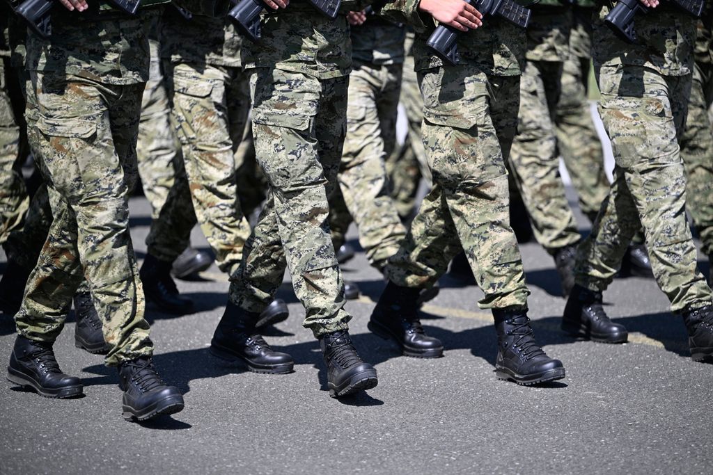 Uvježbavanje pješačkih postroja Hrvatske vojske za vojni mimohod