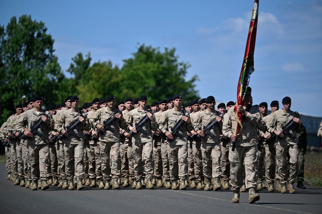 Uvježbavanje pješačkih postroja Hrvatske vojske za vojni mimohod