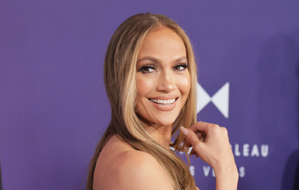 Jennifer Lopez u japankama i bijeloj haljini - 4