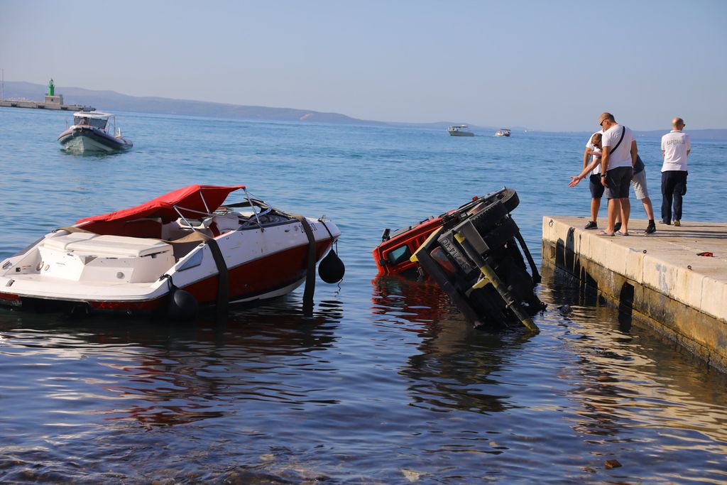 Kamion u Splitu upao u more prilikom spuštanja brodice - 1