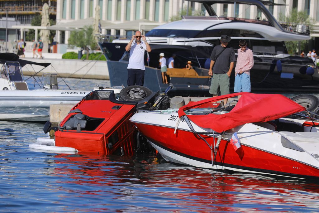 Kamion u Splitu upao u more prilikom spuštanja brodice - 1
