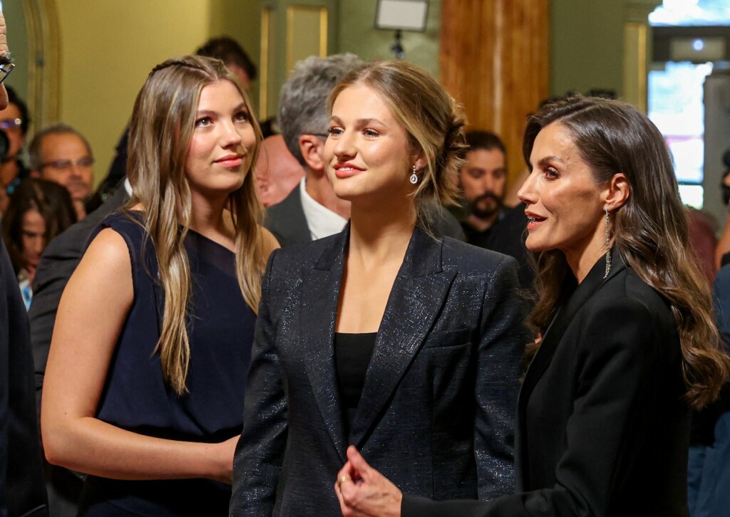 Kraljica Letizia i kćeri na dodjeli nagrada